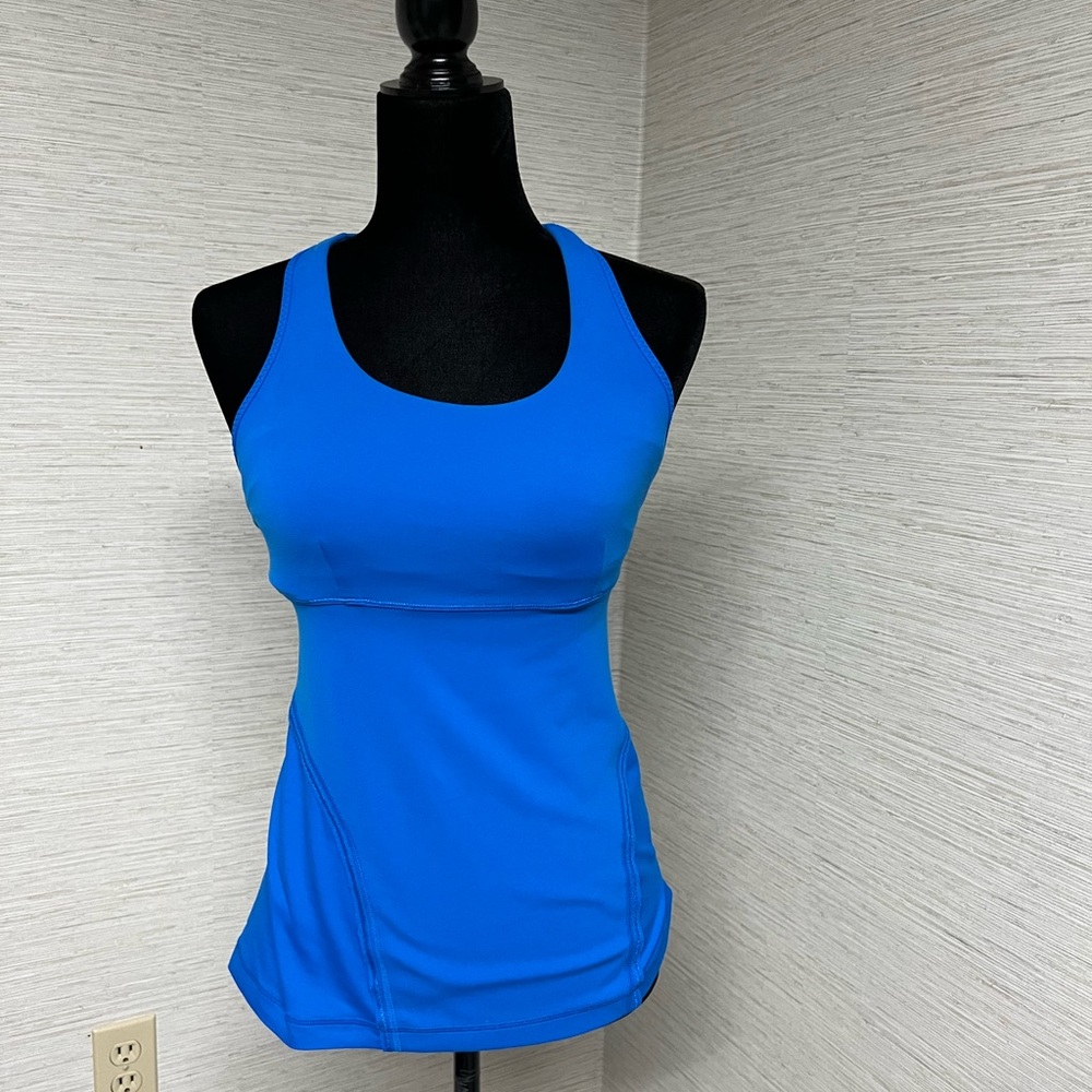 Lululemon tank top with bra lining - size 8